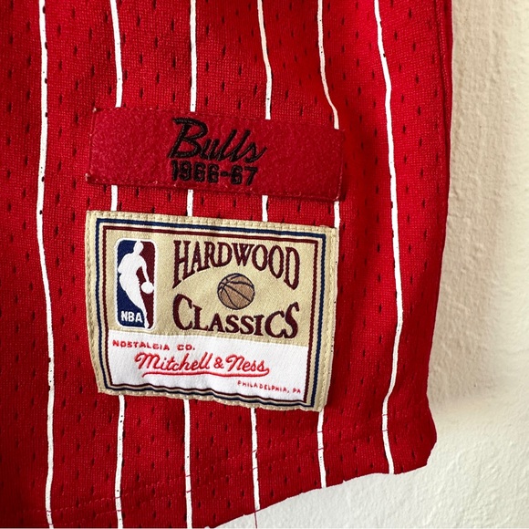 Mitchell & Ness Chicago Bulls Baseball Style Pinstripe Jersey Men's Small - Picture 4 of 12